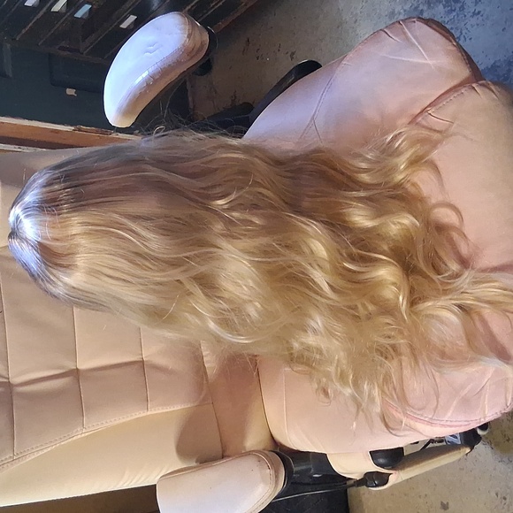NWT Very Long Blonde Wavy Wig With Brown Roots